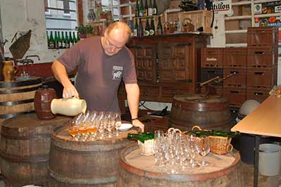 Degustacja piwa w historycznym browarze w Brukseli, fot.Fr. Degustacja piwa w historycznym browarze w Brukseli, fot.Fr.