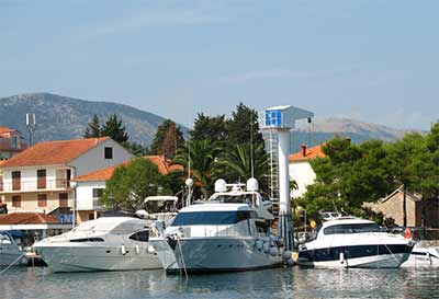 Kameralny port na wyspie Hvar, fot. photoexpress.com/matko Kameralny port na wyspie Hvar, fot. photoexpress.com/matko