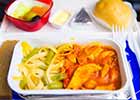 Pasażerowie narzekają na jedzenie w samolotach