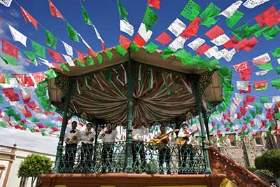 Za kolebkę muzyki mariachi uważa się dzisiejszy stan Jalisco. Za kolebkę muzyki mariachi uważa się dzisiejszy stan Jalisco.