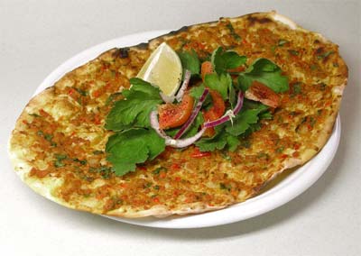 Lahmacun - nazywana turecką pizzą Lahmacun - nazywana turecką pizzą