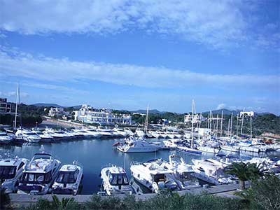 Marina w Cala d’Or na Majorce, fot.wikimedia.org/Igasspei. Marina w Cala d’Or na Majorce, fot.wikimedia.org/Igasspei.