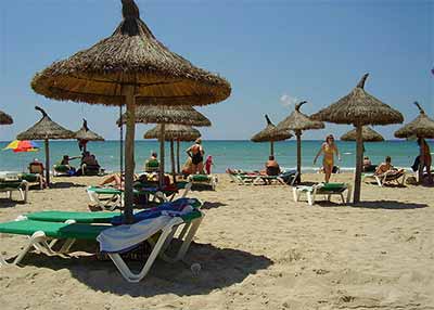 Plaża Playa de Palma na Majorce, fot.wikimedia.org/ILA-boy, licencja GPL Plaża Playa de Palma na <a href='miejsce,majorka,241.html
'>Majorce</a>, fot.wikimedia.org/ILA-boy, licencja GPL