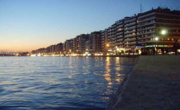 Zdjęcie z Grecji - wybrzeze Salonik noca