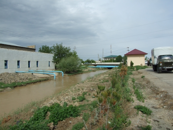 Zdjęcie z Uzbekistanu - kanały nawadniające