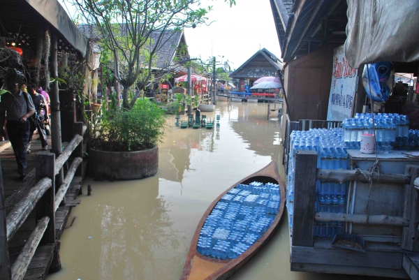 Zdjęcie z Tajlandii - Woda prosto z wody :)