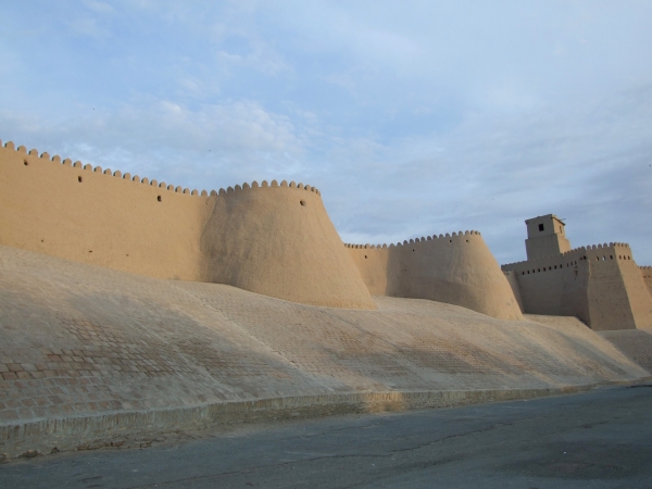 Zdjęcie z Uzbekistanu - gliniane mury Chiwy