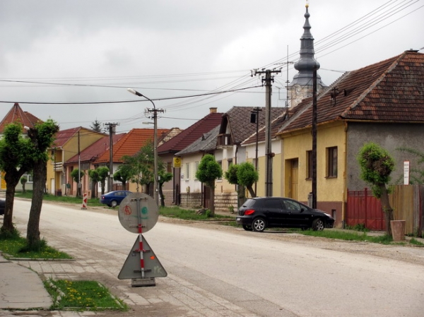 Zdjęcie ze Słowacji - Plesivec - uliczka.