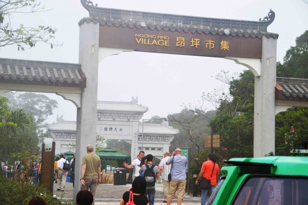 Zdjęcie z Chińskiej Republiki Ludowej - Brama na koncu wioski