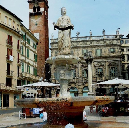 Zdjęcie z Włoch - Posąg Madonna Verona