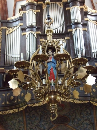 Zdjęcie z Polski - żyrandol z madonną