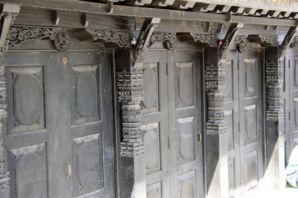 Zdjęcie z Nepalu - malutkie drzwi 