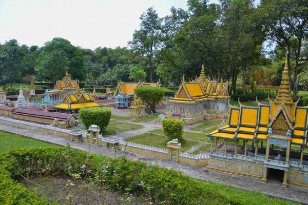 Zdjęcie z Kambodży - Cambodian Cultural Village - park miniatur