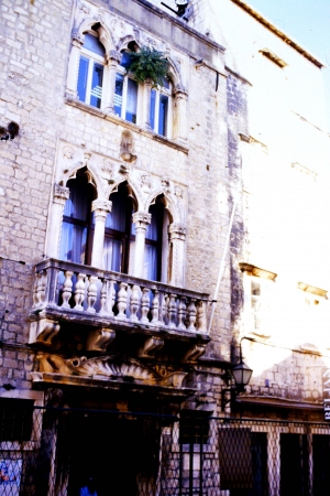 Zdjęcie z Chorwacji - gotyckie okna pałacu Czipiko