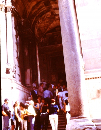 Zdjęcie z Chorwacji - Split wejście do katedry