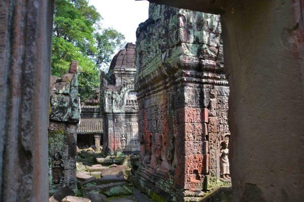 Zdjęcie z Kambodży - Preah Khan - tu zachowaly sie jeszcze kolory tynkow