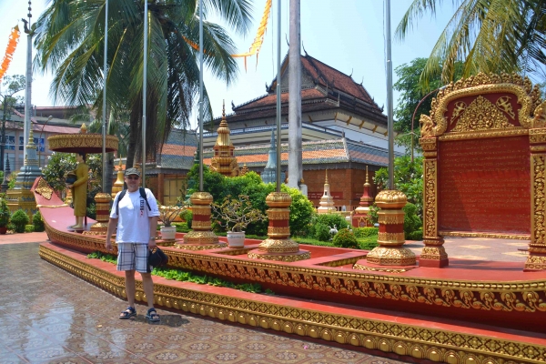 Zdjęcie z Kambodży - W swiatyni Wat Prom Rath polozonej w samym centrum miasta