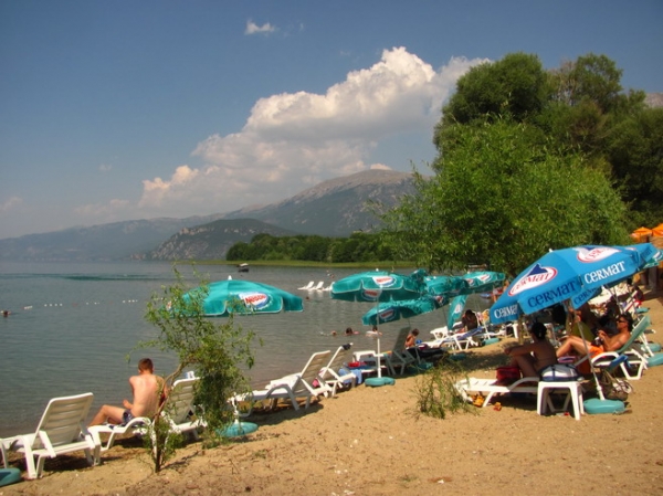 Zdjęcie z Macedonii - Św. Naum - plażowisko.