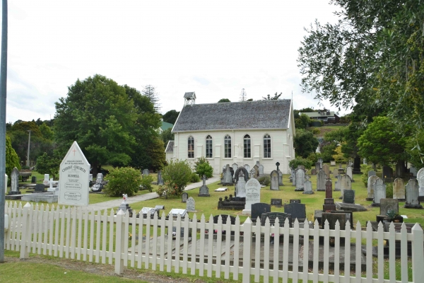 Zdjęcie z Nowej Zelandii - Anglikanski kosciol i XIX-towieczny cmentarz