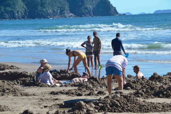 Zdjęcie z Nowej Zelandii - Hot Water Beach, temperatura wyplywajacej spod ziemi wody siega 63 stopnie :)