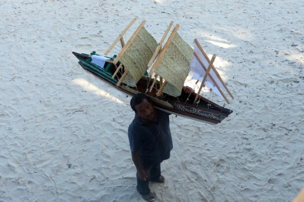 Zdjęcie z Kenii - no ale jak  przewieźć 1,5 metra łodzi?:):):) 