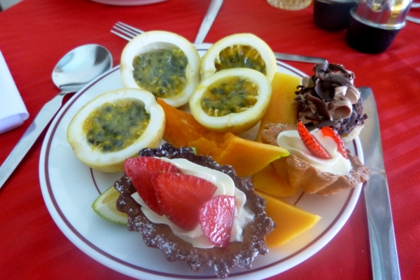 Zdjęcie z Kenii - niczego mi nie brakuje: mam truskawki, melony, marakuje:)