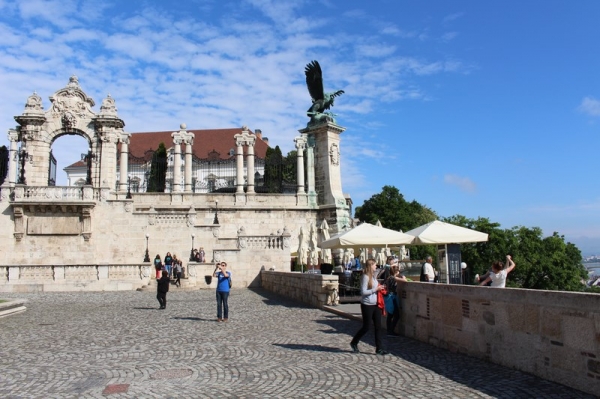 Zdjęcie z Węgier - Piękna brama i turul królujący nad miastem