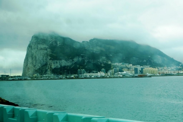 Zdjęcie z Giblartaru - do Gibraltaru wjeżdżamy już w strugach deszczu... buuuu.....