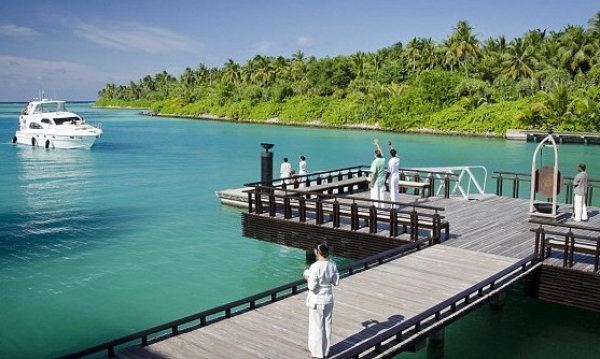 Zdjęcie z Malediw - reethi - płyną następni goście