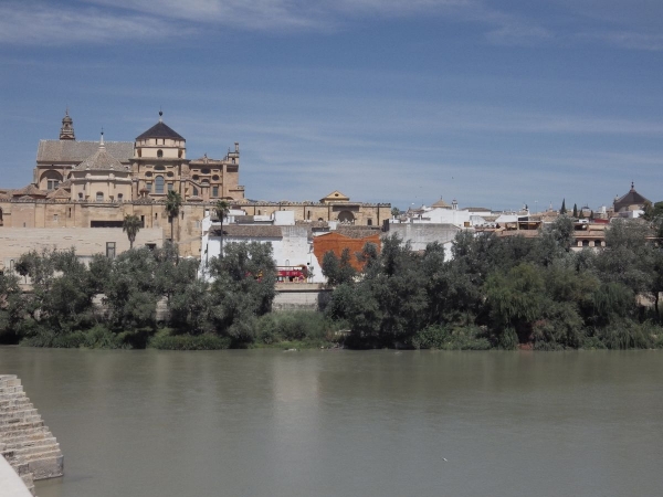 Zdjęcie z Hiszpanii - Widok na część Kordoby z Mostu Rzymskiego