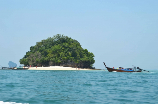 Zdjęcie z Tajlandii - Jedna z wielu malenkich bezludnych wysepek na Morzu Andamanskim