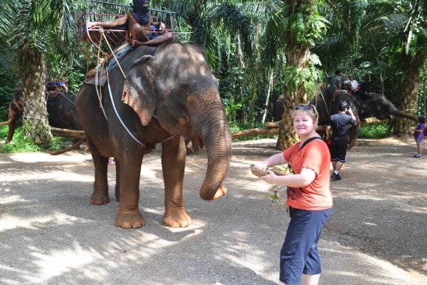Zdjęcie z Tajlandii - Po trekkingu trzeba zatankowac slonia :)