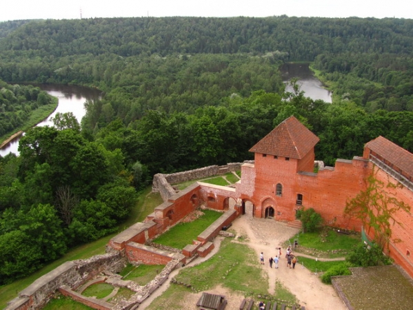 Zdjęcie z Łotwy - Turaida - widok z wieży zamkowej.