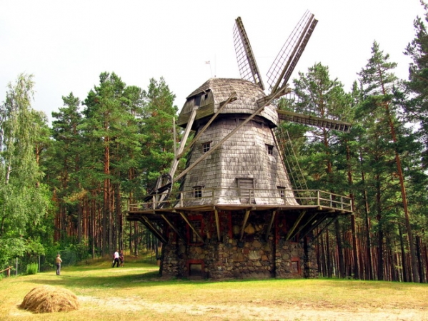 Zdjęcie z Łotwy - Ryski skansen - wiatrak.