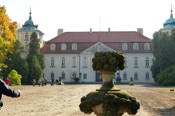 Zdjęcie z Polski - fronton pałacu Radziwiłłów w Nieborowie