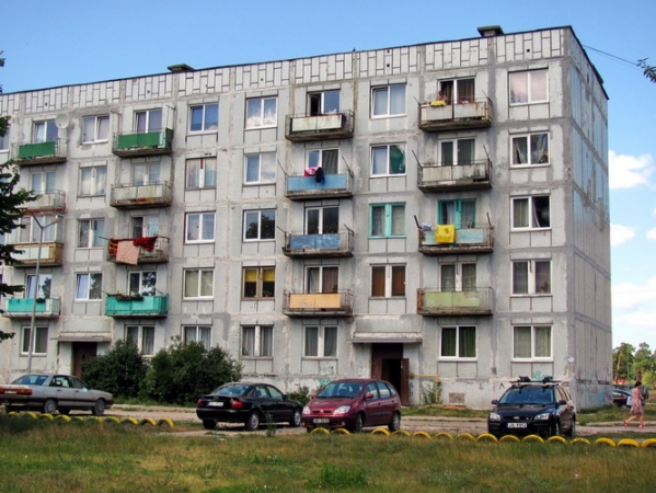 Zdjęcie z Łotwy - Lipawa - Karosta, postsowieckie blokowiska.