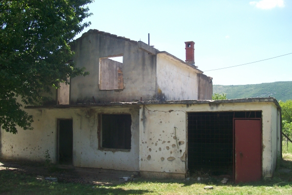 Zdjęcie z Bośni i Hercegowiny - resztki domu naszego gospodarza