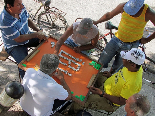 Zdjęcie z Kuby - Gra w domino w Camaguey