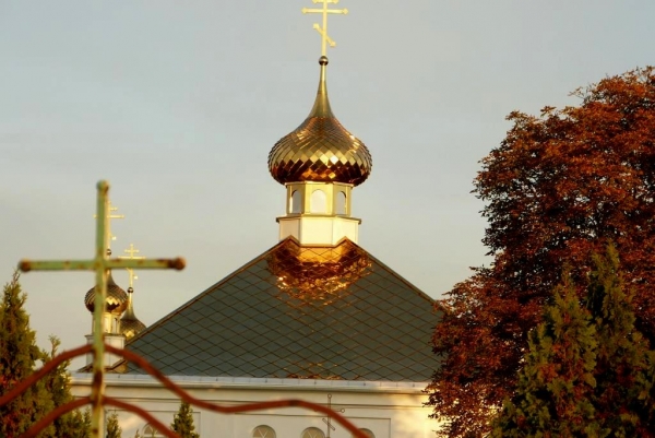 Zdjęcie z Polski - błyszczące złotem nowe kopuły cerkwi