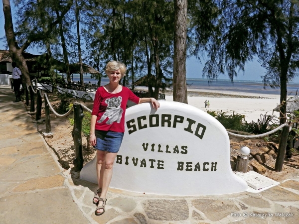 Zdjęcie z Kenii - Wejście na hotelową plażę.