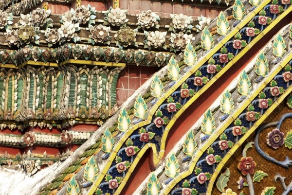 Zdjęcie z Tajlandii - detal w postaci drobnych elementów ceramiki