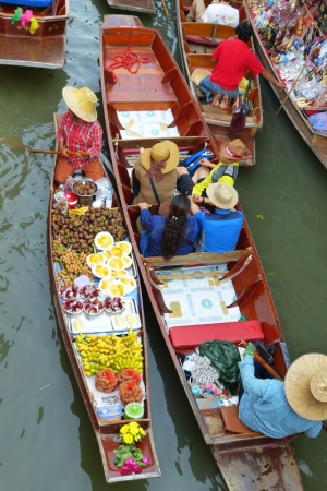 Zdjęcie z Tajlandii - Przeciętny Europejczyk słowem „targ” określa zwykle specjalnie wyznaczony plac