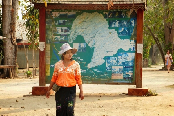Zdjęcie z Tajlandii - laotanka wysmarowana tanaką