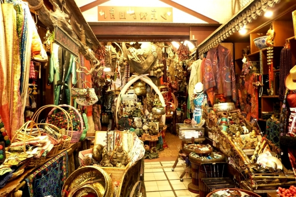 Zdjęcie z Tajlandii - a na bazarze, jako to na bazarze... widło i powidło