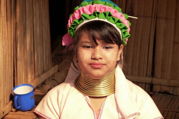 Zdjęcie z Tajlandii - młode dziewczęta Padong (swoją drogą ta była śliczna)