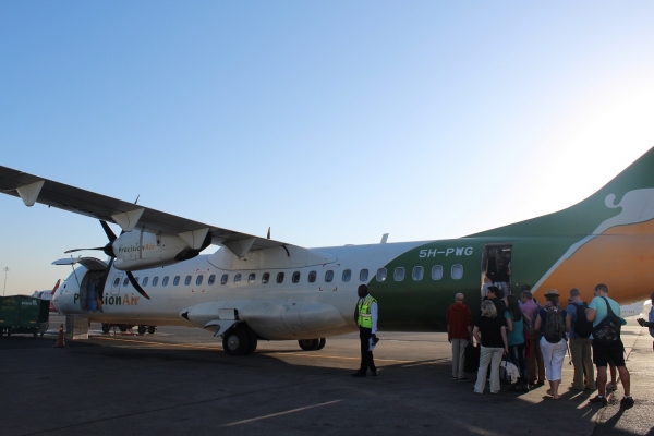 Zdjęcie z Tanzanii - Kenia- przesiadamy się do małego samolotu linii Air Precision