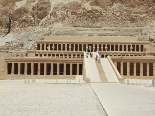 Zdjęcie z Egiptu - tarasy świątyni