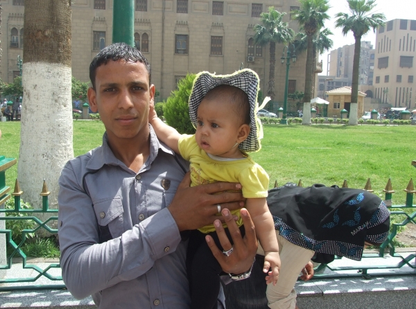 Zdjęcie z Egiptu - dumny ojciec