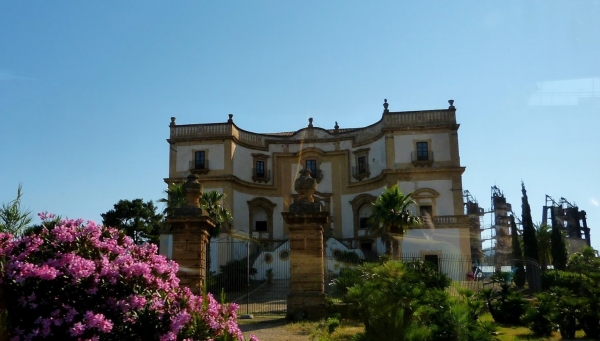 Zdjęcie z Włoch - piękna, stara włoska villa w drodze do Palermo