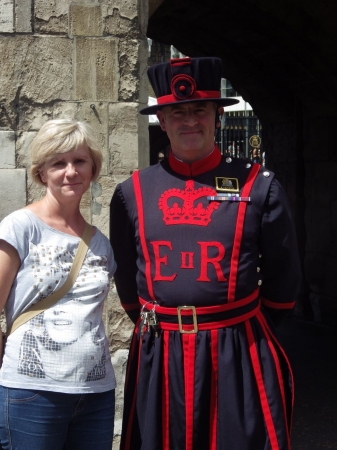Zdjęcie z Wielkiej Brytanii - Ja i strażnik Tower- i jak tu nie czuć się bezpiecznie :)